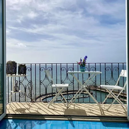 Holidaycasa Nick - Con Terrazzo Vista Mare Appartamento
